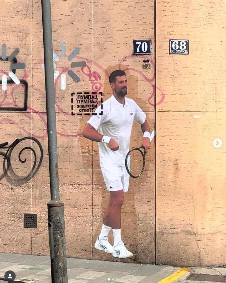 Мурал Новака Доковића који „пумпа“