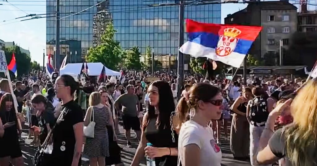 No, there is no color revolution happening in Serbia 