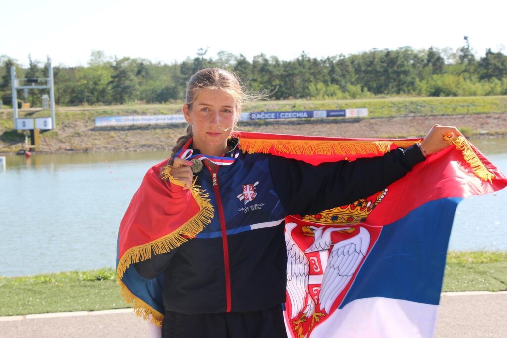 Third gold medal today for Žofi Horvat, born in 2008 in Sombor, Serbia, at the 2025 Olympic Hopes Canoe Sprint in Czech Republic.
