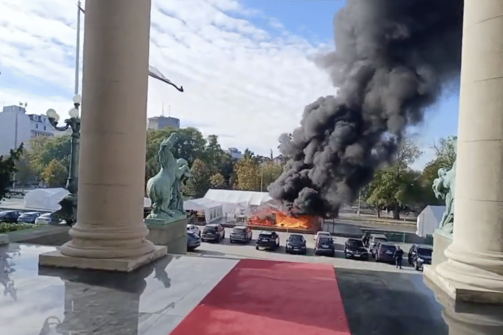 Vučić's regime is burning. Illegal structure of traitors removed today in Belgrade.